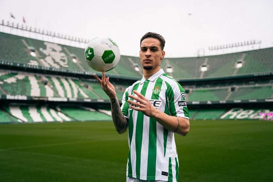 Perpindahan Antony ke Real Betis Masih Kusut!